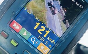 Ekran laserowego miernika prędkości