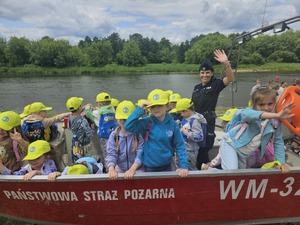 „Bezpieczni nad wodą na Kurpiach” - działania ostrołęckich policjantów na rzecz bezpieczeństwa dzieci