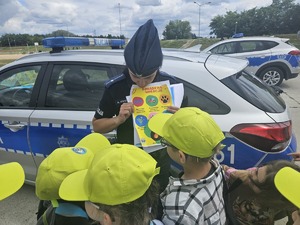„Bezpieczni nad wodą na Kurpiach” - działania ostrołęckich policjantów na rzecz bezpieczeństwa dzieci