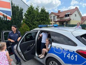 "Kręci nas bezpieczeństwo w lecie’’- policyjna wizyta w przedszkolu 'Bajeczka'", aby porozmawiać o bezpieczeństwie