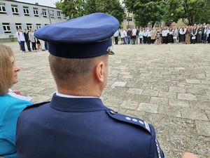 Kierownictwo ostrołęckiej policji wzięło udział w rozpoczęciu roku szkolnego nowo utworzonych klasach mundurowych w Ostrołęce