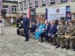 Kierownictwo ostrołęckiej policji wzięło udział w rozpoczęciu roku szkolnego nowo utworzonych klasach mundurowych w Ostrołęce