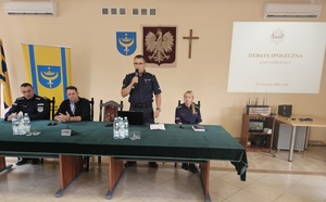 debata społeczna w Goworowie - policjanci podsumowali działania i rozmawiali o bezpieczeństwie