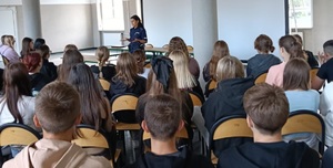 Spotkania profilaktyczne ostrołęckich policjantów z młodzieżą w ramach akcji „Bezpieczni nieletni”