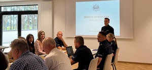 Debata społeczna ostrołęckich policjantów z mieszkańcami gminy Czarnia