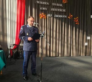 Kierownictwo ostrołęckiej policji uczestniczyło w obchodach z okazji Dnia Edukacji Narodowej