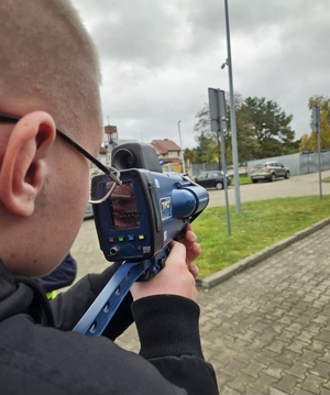 Uczniowie klasy mundurowej w ramach Dnia pracy z policjantem odwiedzili siedzibę KMP w Ostrołęce