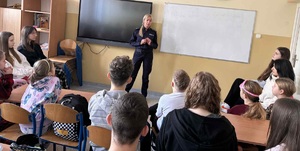 Policjanci z Ostrołęki uczą dzieci i młodzież bezpieczeństwa
