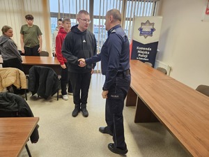 „Dzień z Prewencją” - ostrołęccy policjanci spotkali się z uczniami klas mundurowych