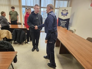 „Dzień z Prewencją” - ostrołęccy policjanci spotkali się z uczniami klas mundurowych