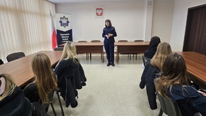 „Dzień z Prewencją” - ostrołęccy policjanci spotkali się z uczniami klas mundurowych