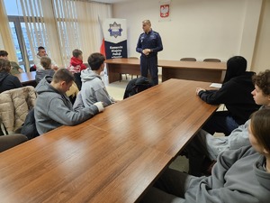 „Dzień z Prewencją” - ostrołęccy policjanci spotkali się z uczniami klas mundurowych