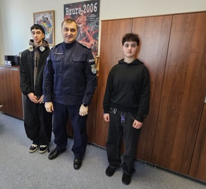 uczniowie klas mundurowych odwiedzili ostrołęcką komendę