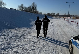 Ostrołęccy policjanci czuwają nad „ zimowym” bezpieczeństwem