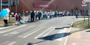 POMAGAMY I CHRONIMY - OSTROŁĘCCY POLICJANCI WSPIERALI ŚWIATOWY DZIEŃ ŚWIADOMOŚCI AUTYZMU