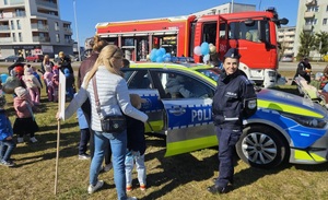 POMAGAMY I CHRONIMY - OSTROŁĘCCY POLICJANCI WSPIERALI ŚWIATOWY DZIEŃ ŚWIADOMOŚCI AUTYZMU