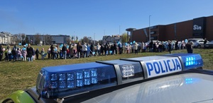 POMAGAMY I CHRONIMY - OSTROŁĘCCY POLICJANCI WSPIERALI ŚWIATOWY DZIEŃ ŚWIADOMOŚCI AUTYZMU