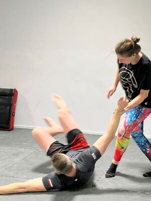 Kolejny trening za uczestniczkami kursu „Bądź bezpieczna”