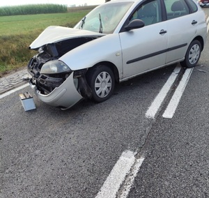 na zdjęciu uszkodzony pojazd