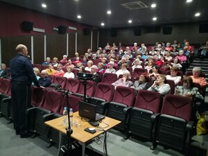 Spotkanie kom. Piotra Góralczyka w Uniwersytecie III Wieku w Ostrołęce z seniorami - 1