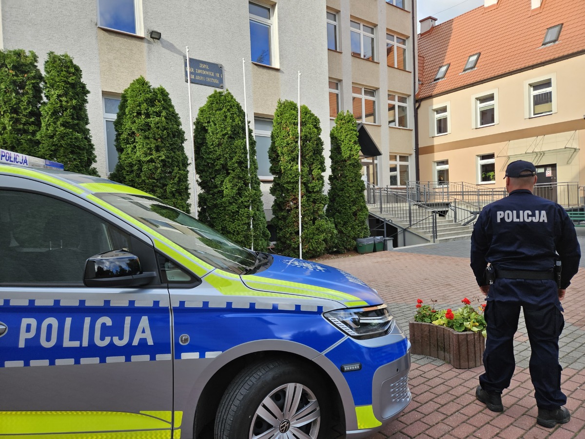 Zwiększona obecność policji przy szkołach w Ostrołęce i powiecie
