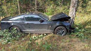 uszkodzony pojazd po wypadku