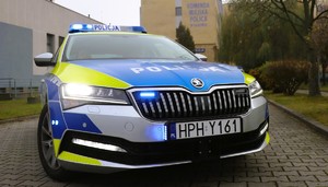 nowy radiowóz drogówki skoda superb