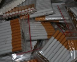 papierosy w torebkach z zapięciem strunowym
