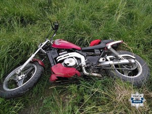 rozbity motocykl po wypadku