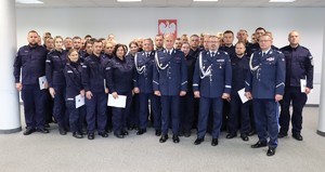 zdjęcie grupowe, policjanci z Komendantem Wojewódzkim Policji