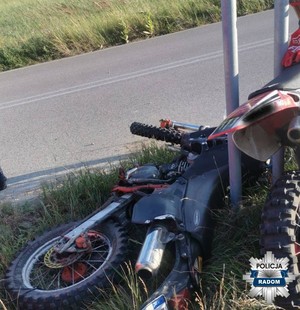 uszkodzony motocykl po wypadku