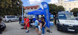 Stoisko policji w trakcie pikniku &amp;quot;Bezpieczny Radom&amp;quot;