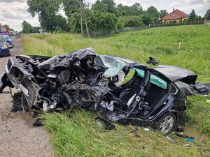 uszkodzony pojazd po wypadku