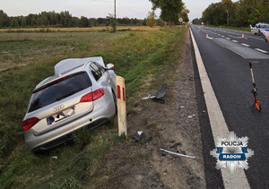 pojazd w rowie po zderzeniu