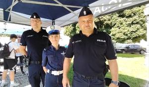 troje policjantów
