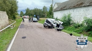 miejsce wypadku uszkodzony pojazd