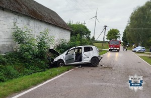 uszkodzony pojazd po wypadku