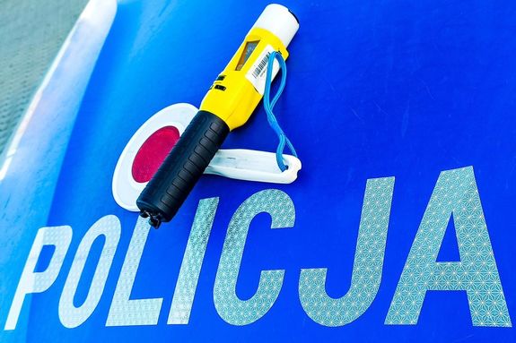 Nietrzeźwy 22-latek uderzył w tył auta przed przejściem dla pieszych w Radomiu