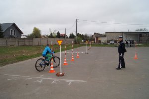 Policjanci przeprowadzili egzamin na kartę rowerową