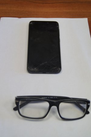 Znaleziono telefon Xiaomi oraz okulary korekcyjne