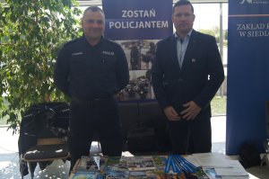 Policjanci na IX Uniwersyteckiej Giełdzie Pracy