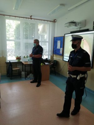 „Bezpieczne Wakacje” – edukacyjne spotkanie z policjantami