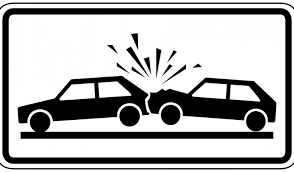 rysunek przedstawia pojazd uderzający w tył poprzedzającego go pojazdu. Rysunek jest w kolorze czarno białym