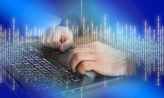 Policjanci z Garwolina ustalili sprawcę oszustwa internetowego; 15-latek z powiatu łukowskiego