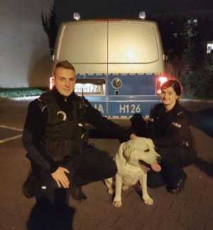 Dzięki pomocy policjantów pies wrócił do właścicieli