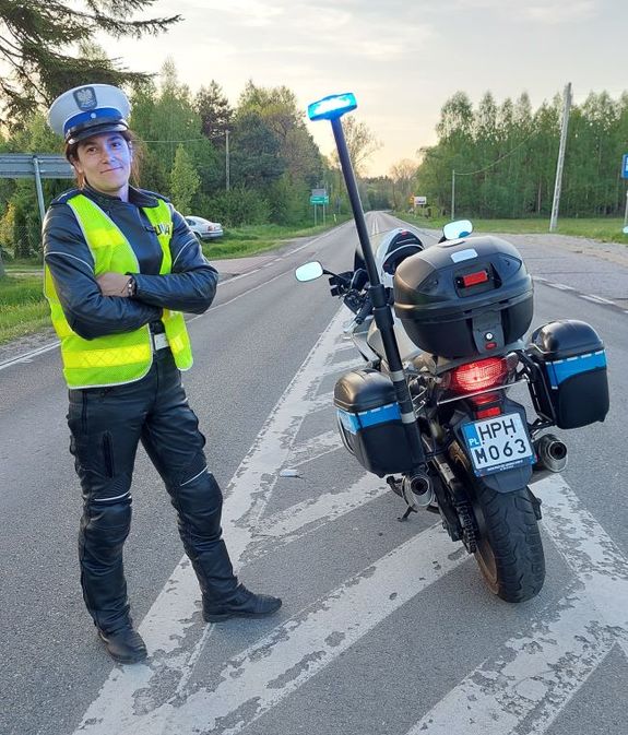 Grójecka policjantka na motocyklu, łączy służbę z pasją