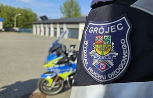 Był poszukiwany, miał zakaz kierowania pojazdami i … narkotyki