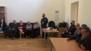 Spotkanie funkcjonariuszy z seniorami z Dziennego Domu Seniora w Kozienicach