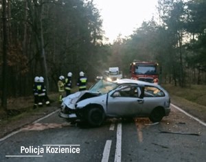 wypadek w Maciejowicach na zdjęciu pojazd nissan