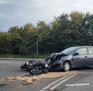 Zdarzenie drogowe osobówki i motocyklisty